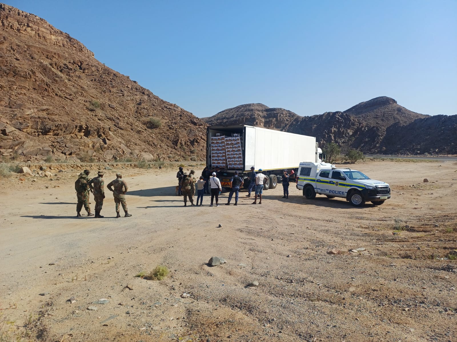 Two foreign nationals arrested at Vioolsdrift border