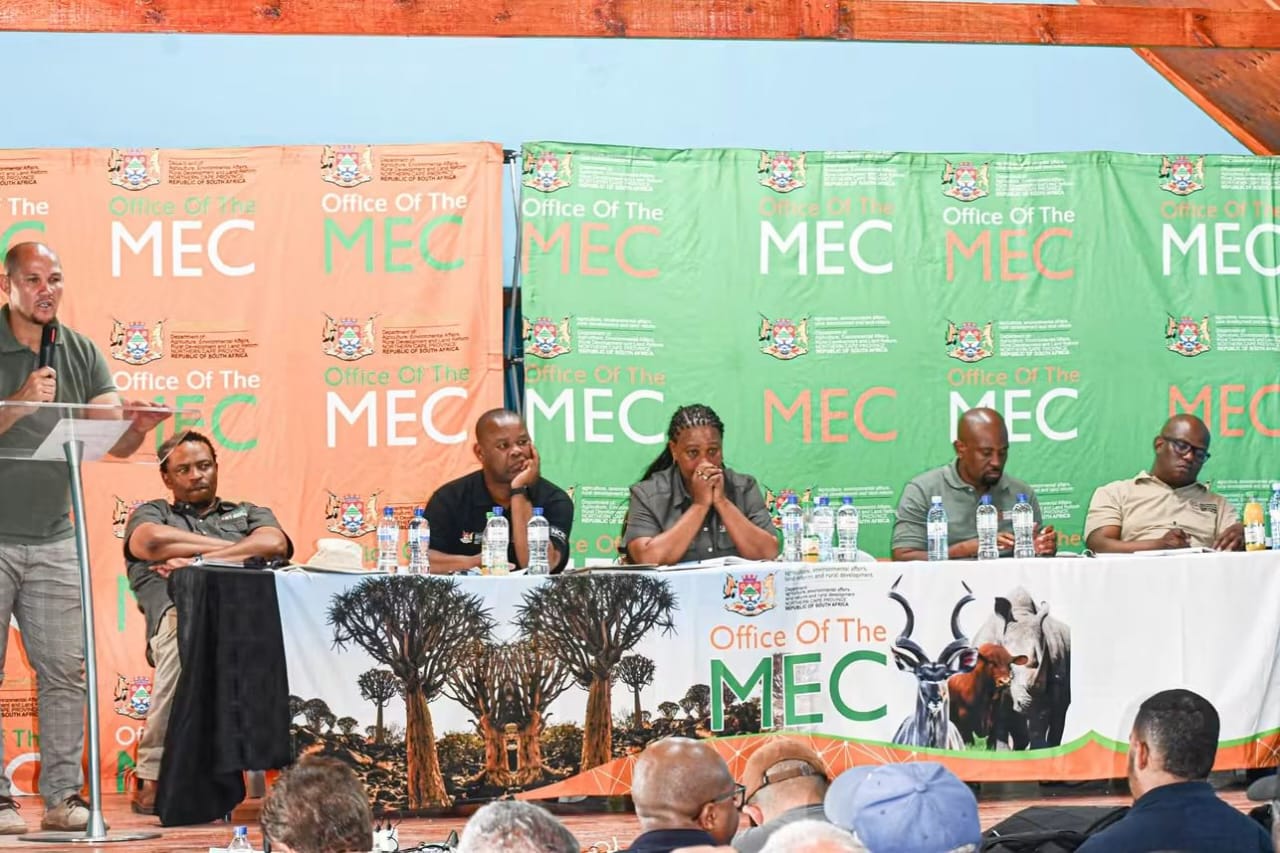 LUR Klaaste gesels met boere in Nama Khoi
